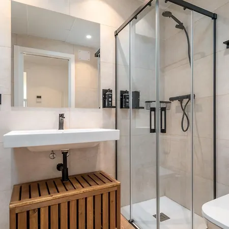 Apartment Limehome Barcelona Placa Pirineus L'Hospitalet de Llobregat