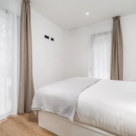 Apartment Limehome Barcelona Placa Pirineus *