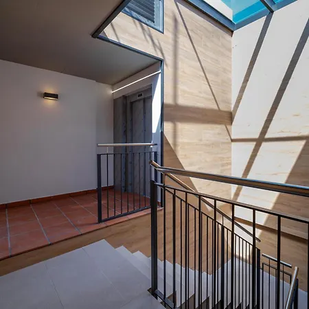 Limehome Barcelona Placa Pirineus 오스피탈레트 데 요브레가트
