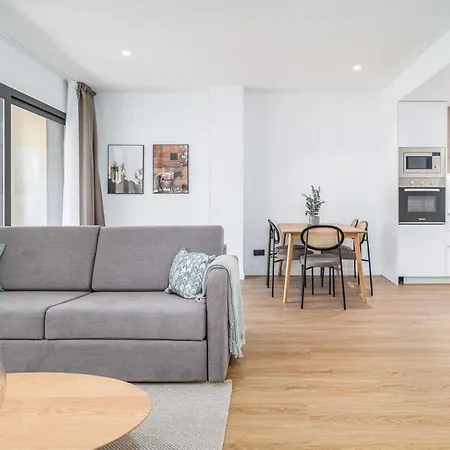 Limehome Barcelona Placa Pirineus Διαμέρισμα *