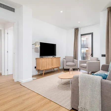 Limehome Barcelona Placa Pirineus Οσπιταλέτ ντε Λιοβρεγάτ